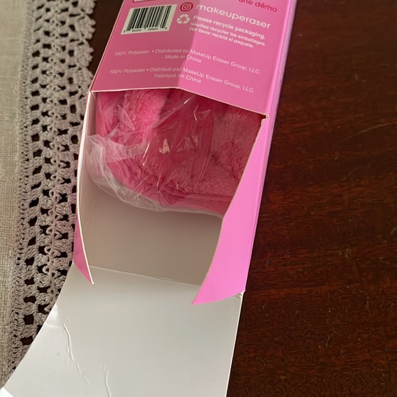 New in Package Makeup Eraser - Picture 3 of 3